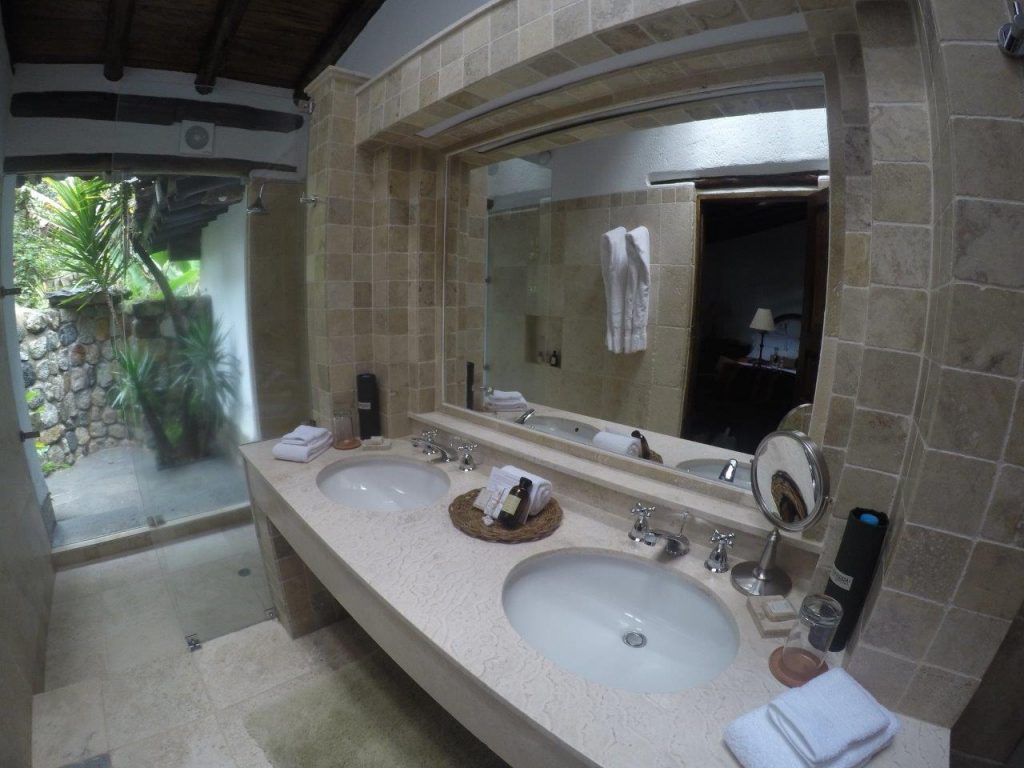 Inkaterra Machu Picchu Pueblo suite bathroom