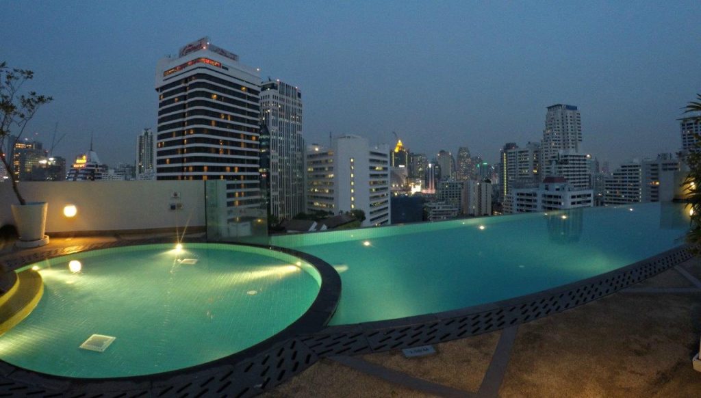 A nice shot of the swimming pool on the roof of Shama Sukhumvit Bangkok