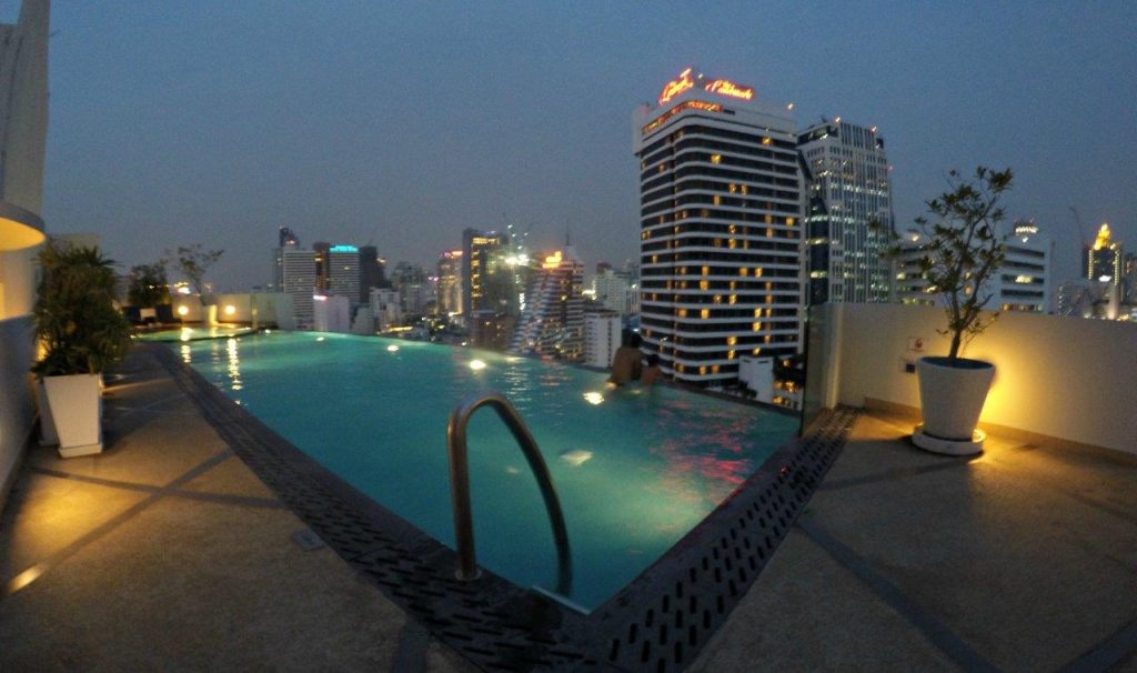 Infinity pool at Shama Sukhumvit Bangkok, with great views to the city