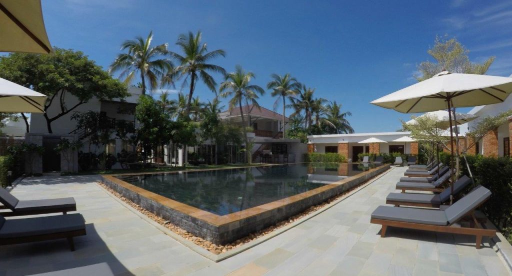 the swimming pool at Elegant Angkor Resort & Spa in Siem Reap was also very nice and warm