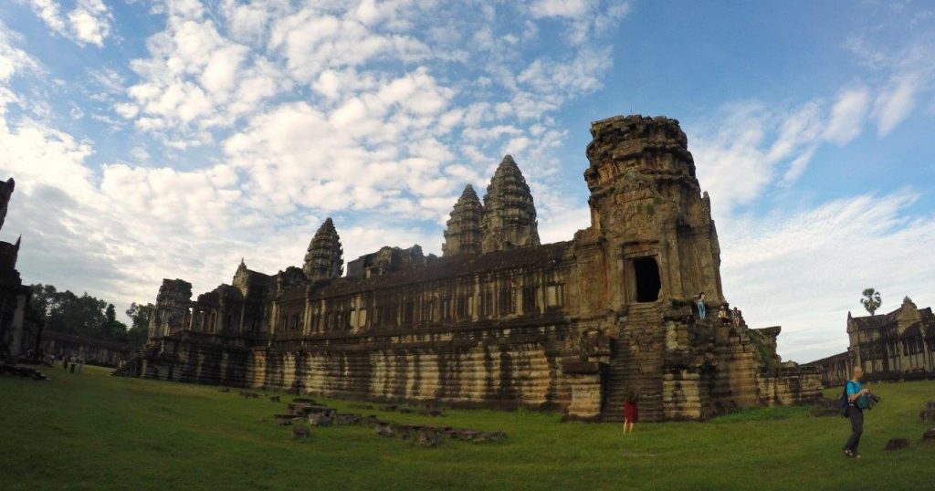 It is believed that more than 20.000 people lived within the walls of Angkor Wat in Siem Reap
