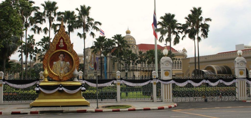 Thailand was mourning their beloved King Bhumibol Adulyadej when we arrived