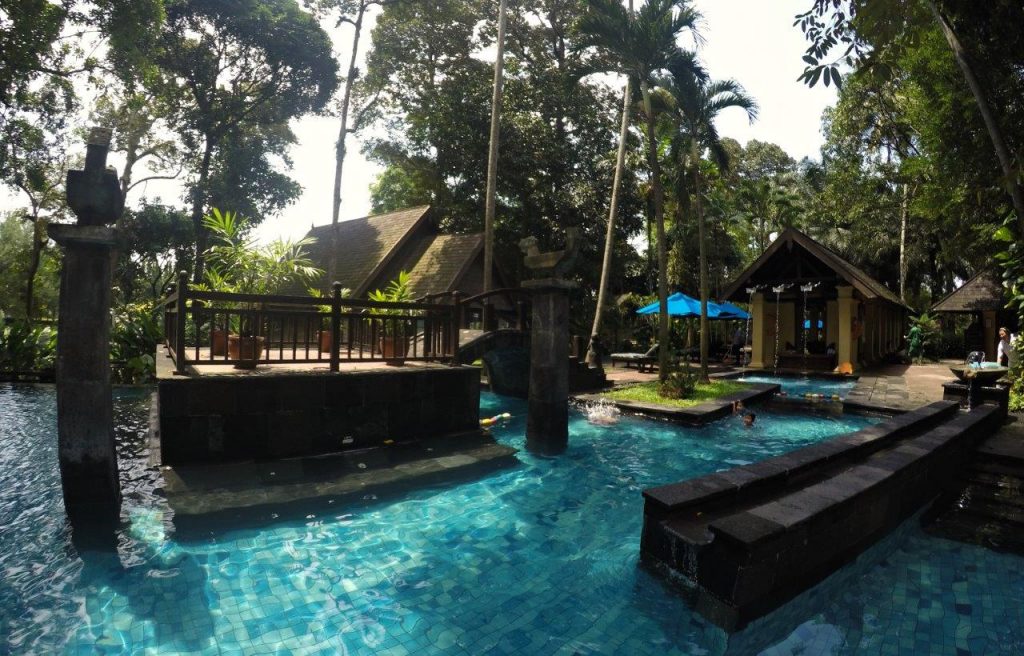 The swimming pool has an area for children and one for adults at the Novotel Bogor Golf Resort & Convention Center